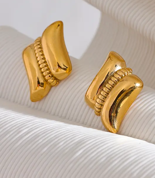 Geometric 'S' Studs