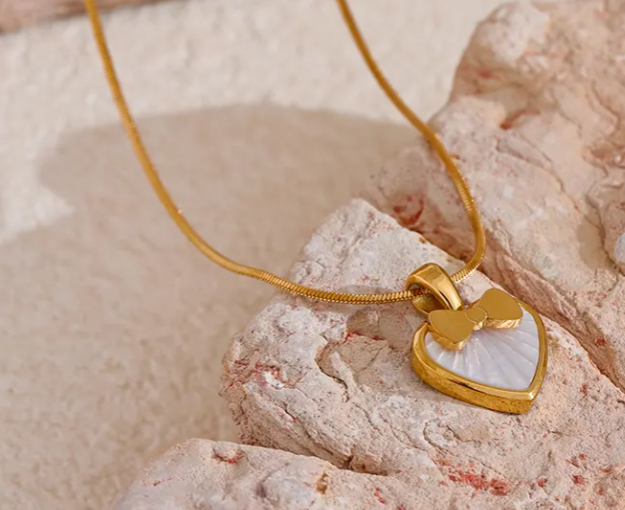 Bow On Shell Heart Pendant Necklace
