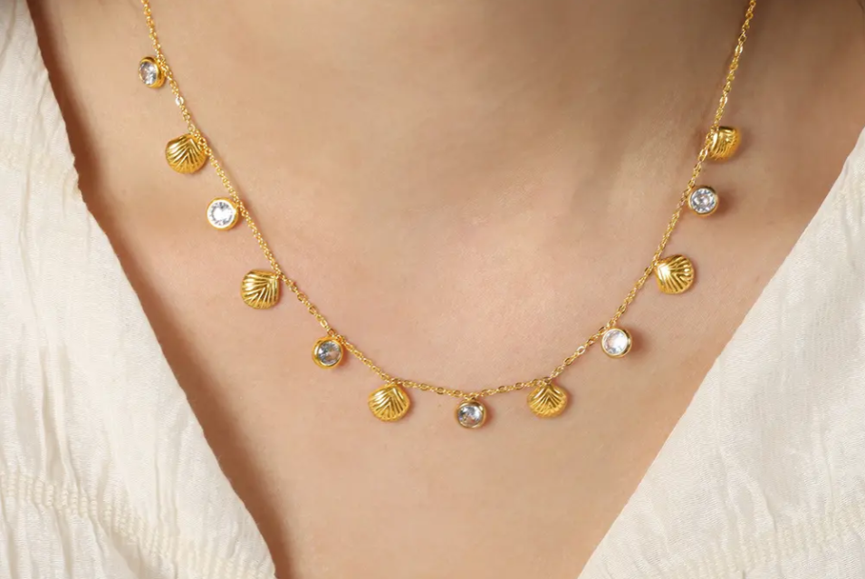 Shiny Conch shell drop necklace