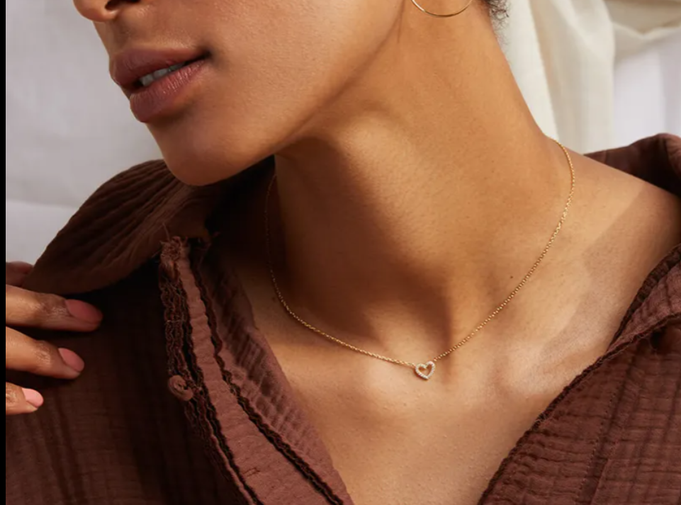 Dainty hollow rhinestone heart pendant necklace